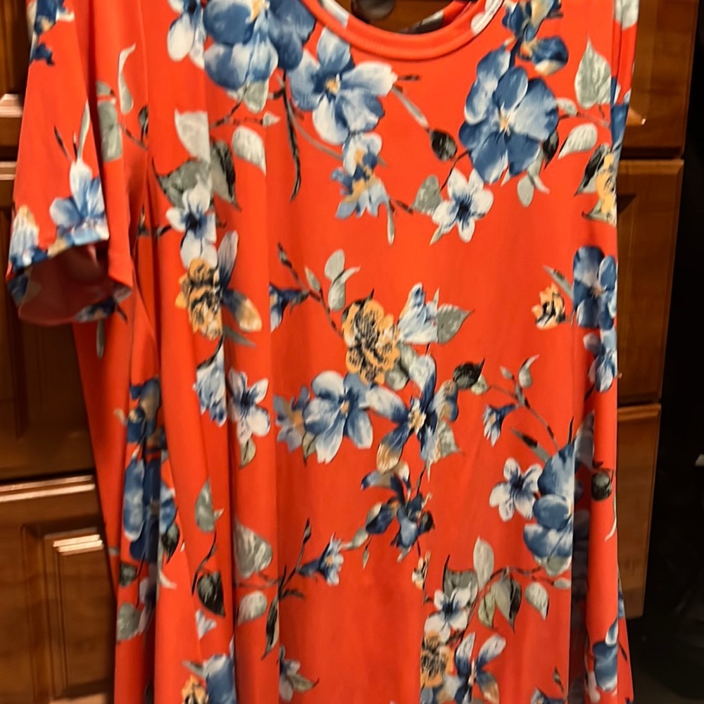 Free flowing dress perfect for those hot summer days!
